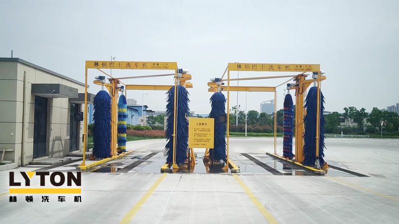 巴士、公交車用電腦洗車機，采用電腦控制，自動化程度高