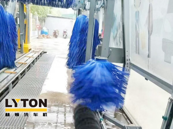 自動洗車設備,省心得力，造型美光大方！無錫中石化配置林頓FX11系列電腦洗車機！