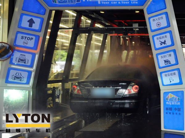 FX11隧道式連續性電腦洗車機為汽車維修店、汽車美容店更佳選擇產品之一