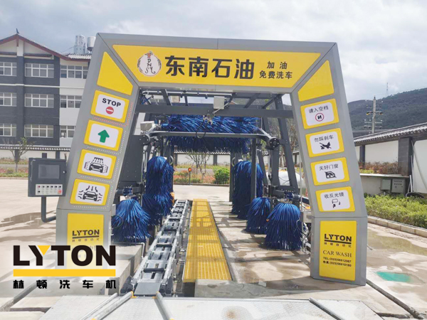 水流雙車轉,橋小百座橫。云南麗江東南石油林頓電腦洗車機安裝完畢