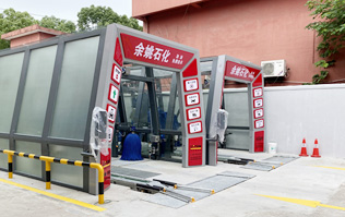寧波余姚石化陽明西路站選配林頓FX11系列隧道式洗車機2套！加油免費洗車，讓利于民，讓老百姓享受到真正的實惠！