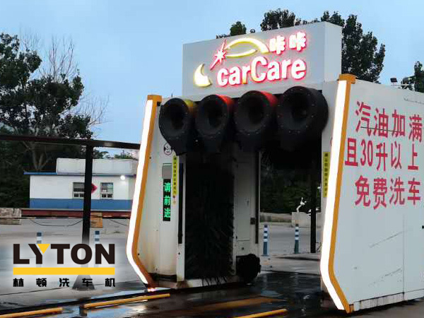 綜合性服務加油場站常態化！加油超30L免費洗車，山東日照中石油carCare咔咔配置龍門往復式電腦洗車機