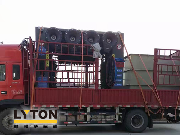 三十年煉化經驗,高清潔定制油品！小海豚Mini Dolphin油站選擇lyton龍門往復式全自動洗車機