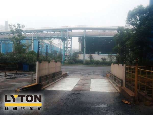 耗水量低至1-3L/輛，經濟型工程車輛自動洗輪機（輪胎及底盤沖洗）—林頓電腦洗車機榮譽出品