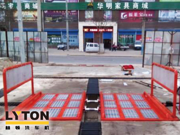 經濟型工程車輛自動洗輪機是林頓電腦洗車機專為沖洗各類工程車輛的輪胎及底盤而設計，該設備結構簡單，功能齊全，高壓沖洗工程車輛底盤及兩側。