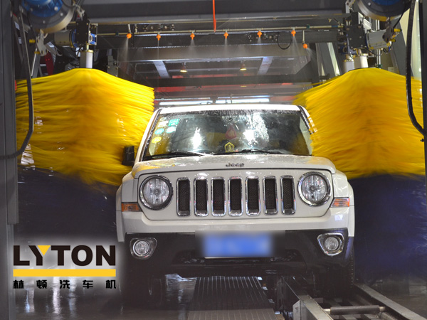 重要提醒！炎炎夏日，電腦洗車機設備洗車前務必記得先用玻璃水先冷卻擋風玻璃，防止玻璃爆裂！