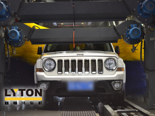 重要提醒！炎炎夏日，電腦洗車機設備洗車前務必記得先用玻璃水先冷卻擋風玻璃，防止玻璃爆裂！