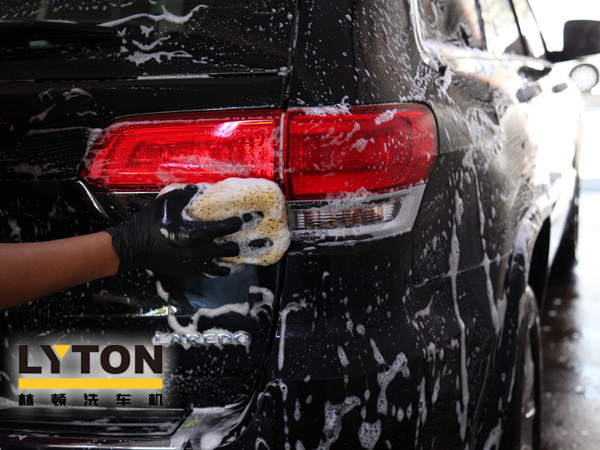 電腦洗車機洗車時代，其優勢無需多言。極高洗車效率、節約水資源、符合環保要求、降低經營成本、經營者獲利更大。 