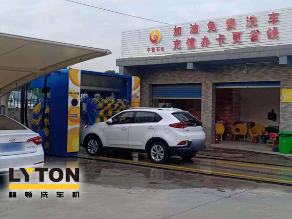 中魯石化加油站配置GD-20A型龍門往復式全自動電腦洗車機！加油也可免費洗車機啦！