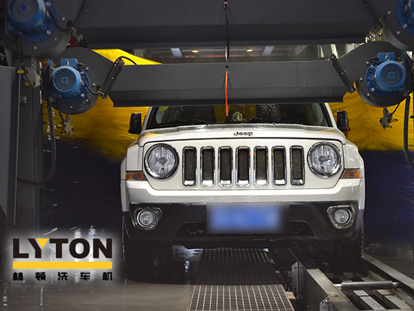 嚴冬要做好水管、水泵等的防寒措施，室外的水管要加裝保溫層。