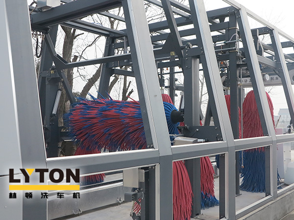 為抵御疫情，目前，各地企業已經根據不同的行業特點進行復工或延遲復工安排，全力抓好復工復產各項工作。林頓電腦洗車機持續筑牢安全生產防線，全方位做好復工前各項疫情防控工作，對廠區多次消毒工作。