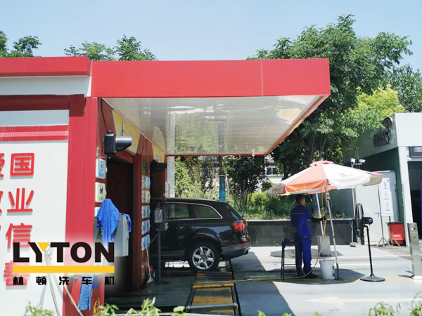 大浪淘沙，服務致勝。前不久，龍城中石化配置林頓FX-80A系列隧道連續式電腦洗車機。該加油場站始終秉持“服務創造價值”的經營理念，不斷提高員工服務意識，努力提升服務品質，從而促進業績提升。