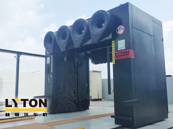 設備整體熏黑式的設計，極具潮流感！林頓推出五刷龍門往復式電腦洗車機