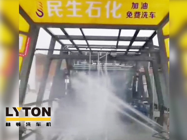 黃色款林頓FX-11系列隧道式連續全自動洗車機設備，外表高壓沖洗、仿型超柔刷洗、輪刷清洗等，眾多客戶選擇！