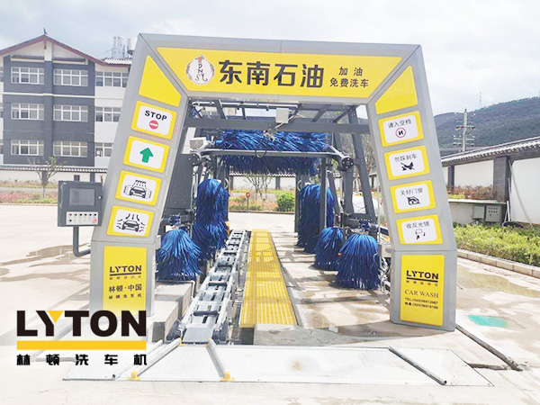 黃色款林頓FX-11系列隧道式連續全自動洗車機設備，外表高壓沖洗、仿型超柔刷洗、輪刷清洗等，眾多客戶選擇！