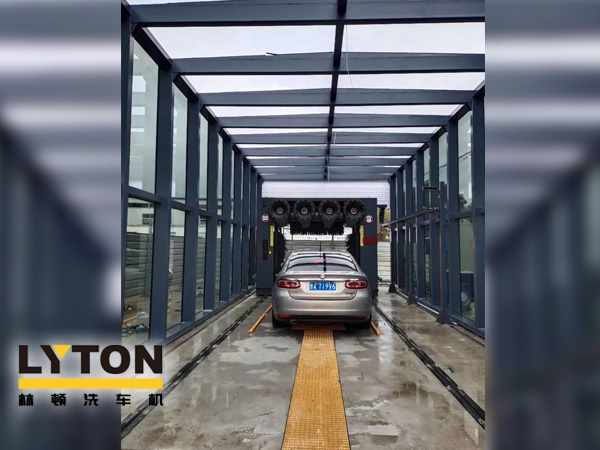 適合場地面積較小，特別是門面房一類的汽車美容店等。該系列洗車機機型已在全國各大中城市普遍使用，得到客戶的一致贊許。