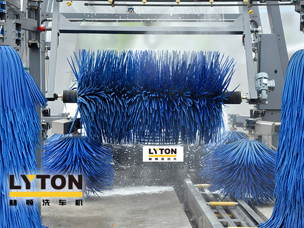 沉穩的“工作態度”、出眾的“潔凈效率”！林頓FX11全自動洗車機為廣大車主提供服務，享受至簡洗車新體驗