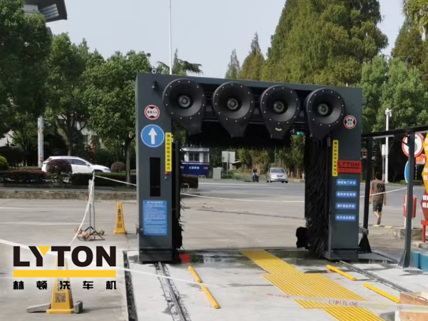 曹禺故里、江漢油城——湖北潛江某客戶新購林頓龍門往復式全自動洗車機