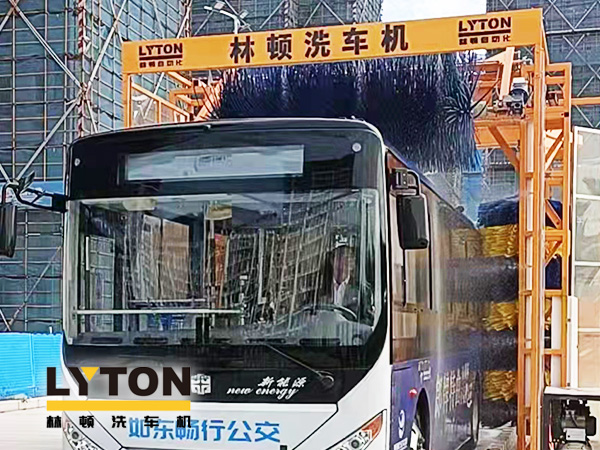 為乘客打造整潔乘車環境，如東暢行公交配置林頓3刷大巴全自動洗車機