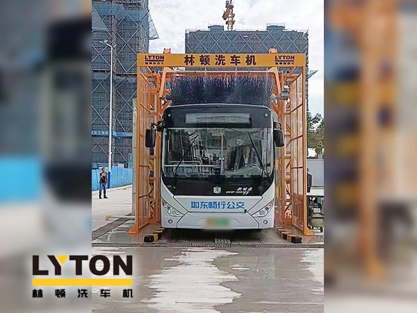 為乘客打造整潔乘車環境，如東暢行公交配置林頓3刷大巴全自動洗車機