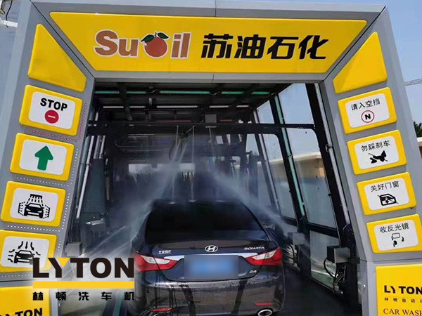 疫情時期，為減少人員接觸，加油站“無接觸”智能全自動洗車機服務受車主青咪