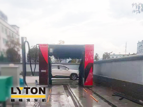 云南玉溪中石化選擇林頓龍門往復式全自動洗車機！場地適應性強！高效清洗！