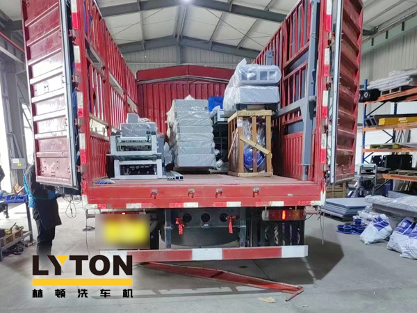 眾多加油站及公司自動洗車設備的供應商！品質肯定！林頓全自動洗車機發貨現場