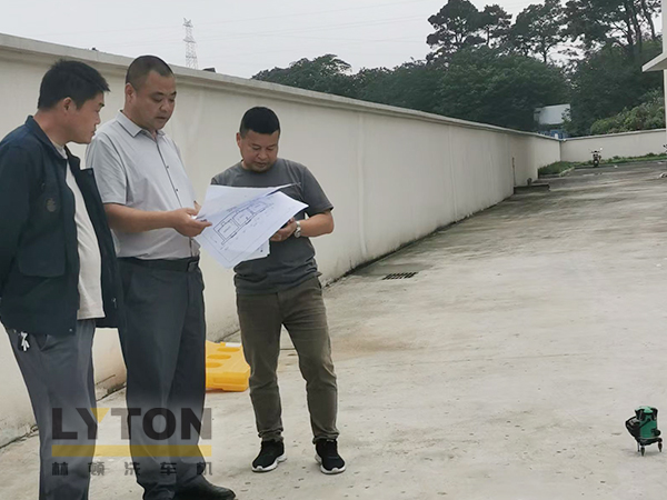 某客戶成功引入林頓全自動洗車機，并于現場完成設備與地基的精準對接溝通